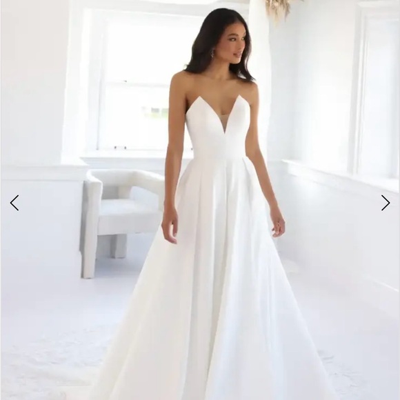 Wedding Gown, Modern Classic Style Holly, Paul Francis wedding shop - Picture 2 of 3